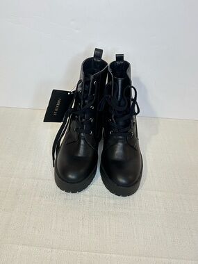 FOREVER 21 Women's Black Lace-Up Combat Boots size 5.5